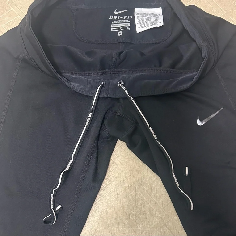 Nike Dri-Fit Black Capris Workout Leggings Back Zip Pocket Sz S EUC Athletic Gym